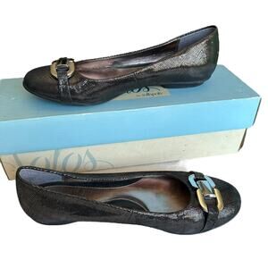 Women's Flats Size 8 Vintage Buckle Metallic